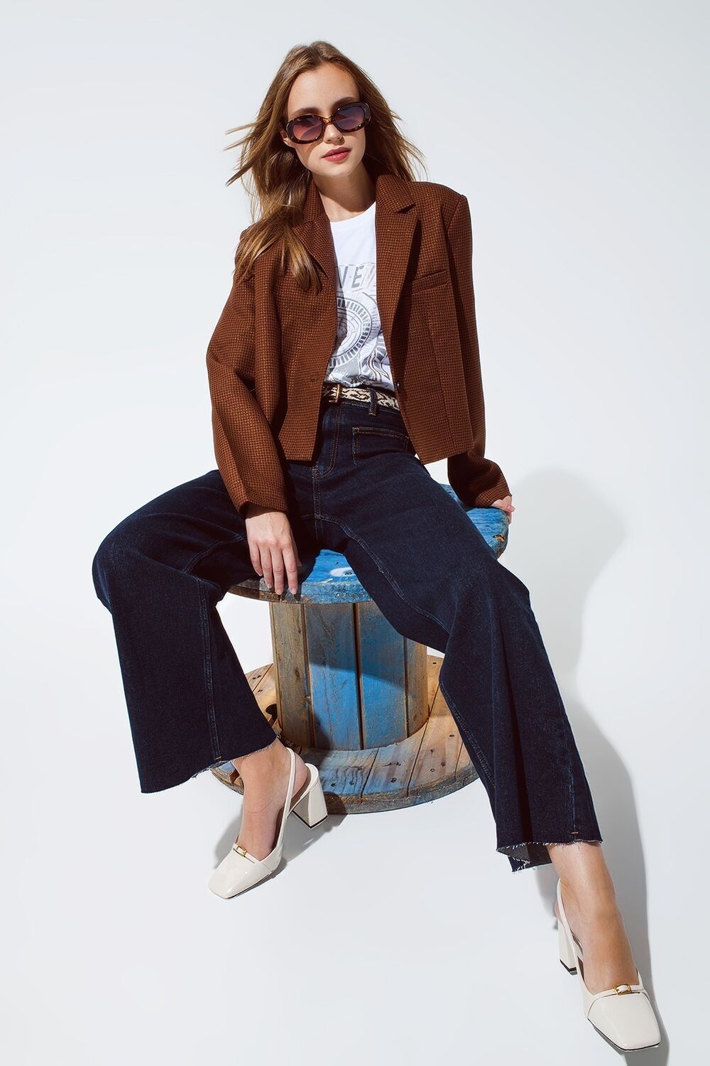 Blazer Cropped Oversize Dal Design Vichy E Dettagli Metallici In Marrone