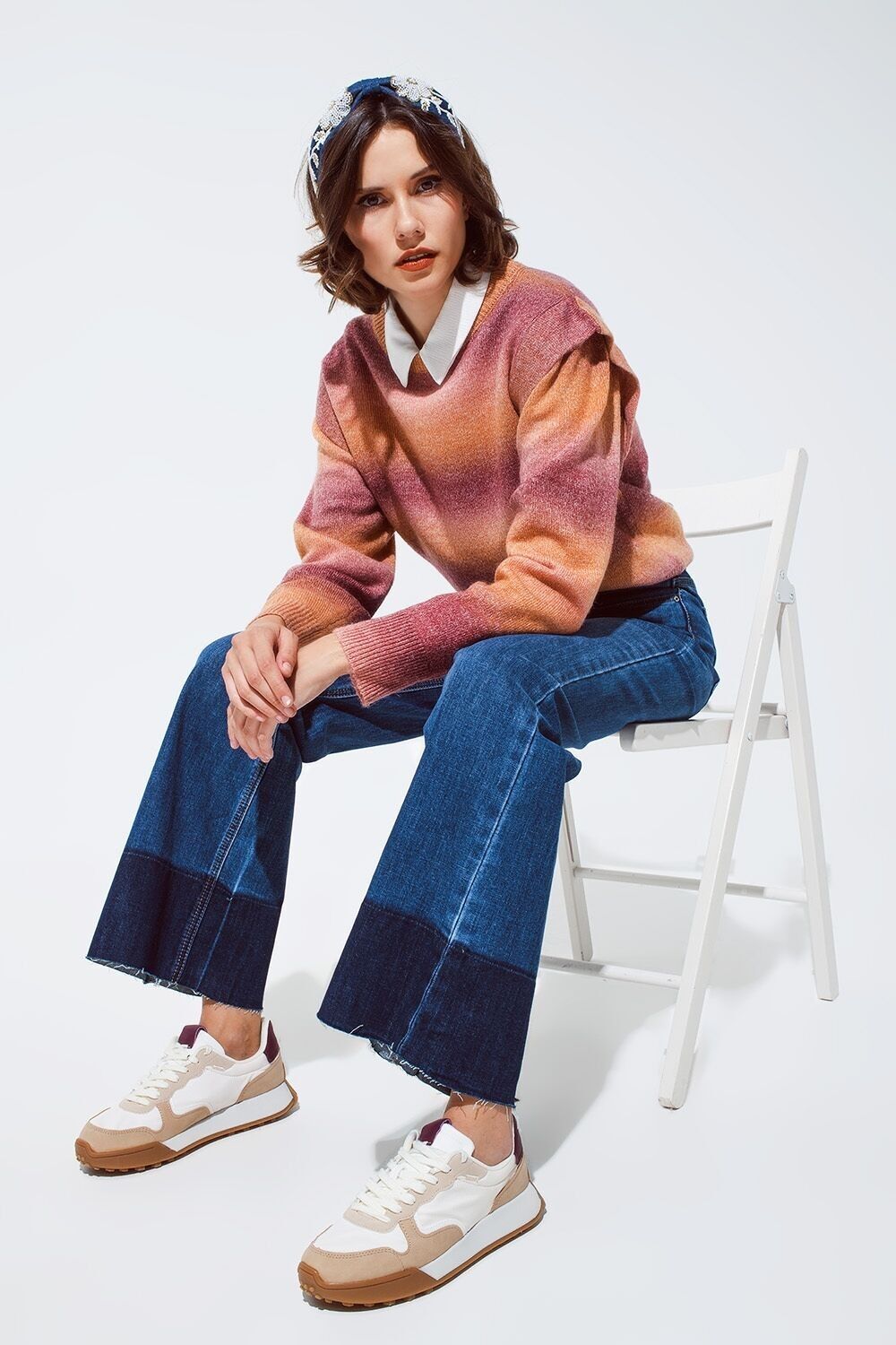 Jeans blu a zampa con orlo blu scuro