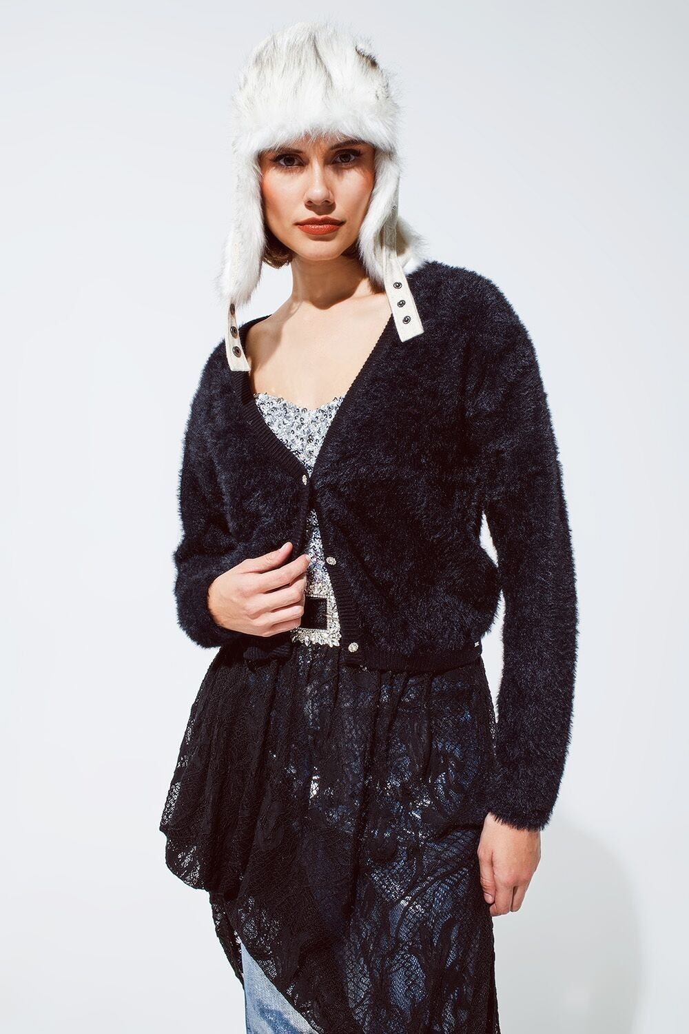 Cárdigan suave con escote en V profundo y botones dorados