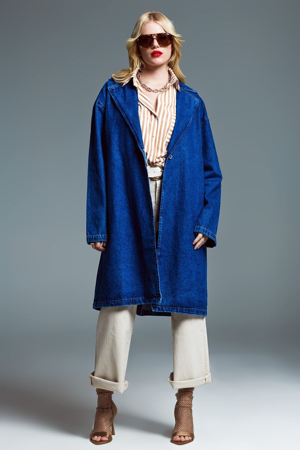 Cappotto in denim oversize con colletto ampio a lavaggio medio