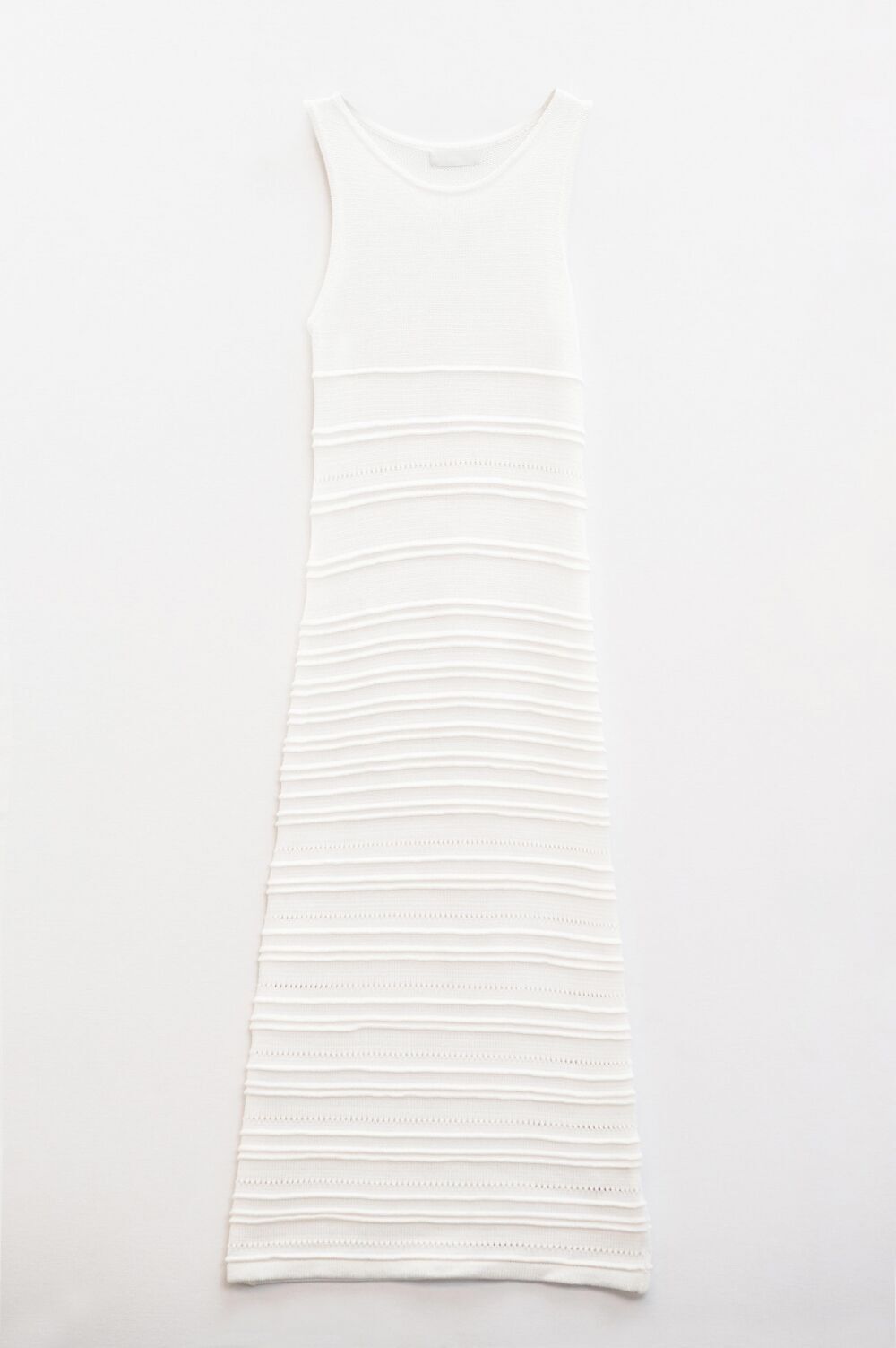 Weißes ärmelloses Maxi-Häkelstrickkleid