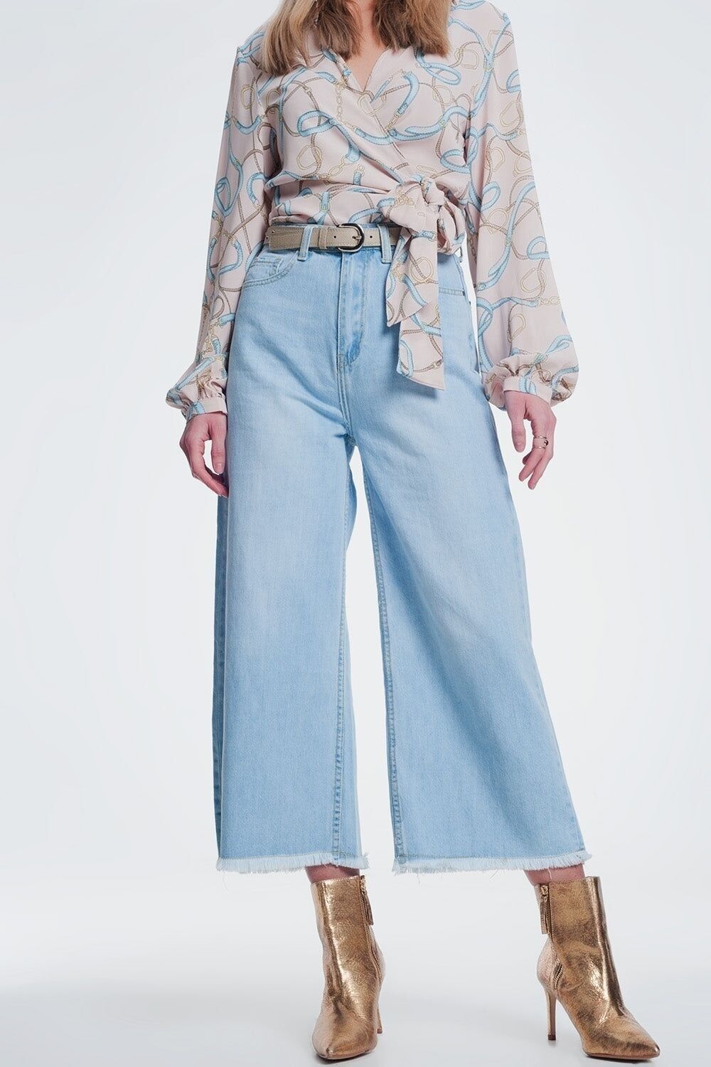 Jeans culotte con orlo strappato