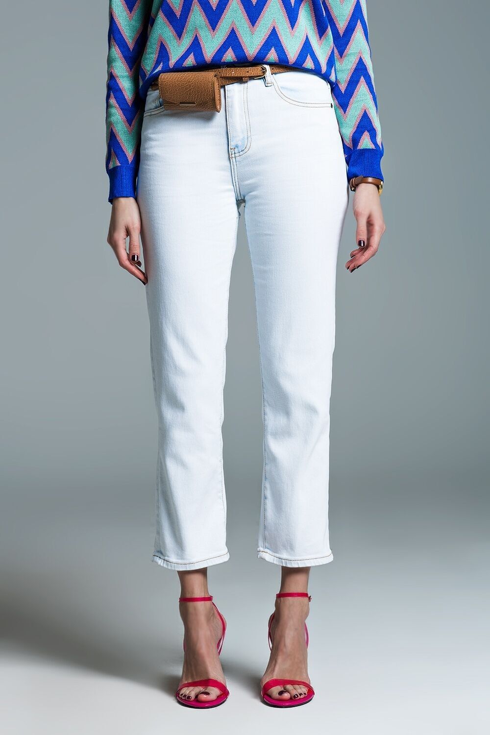 Einfache, gebleichte Jeans mit geradem Bein