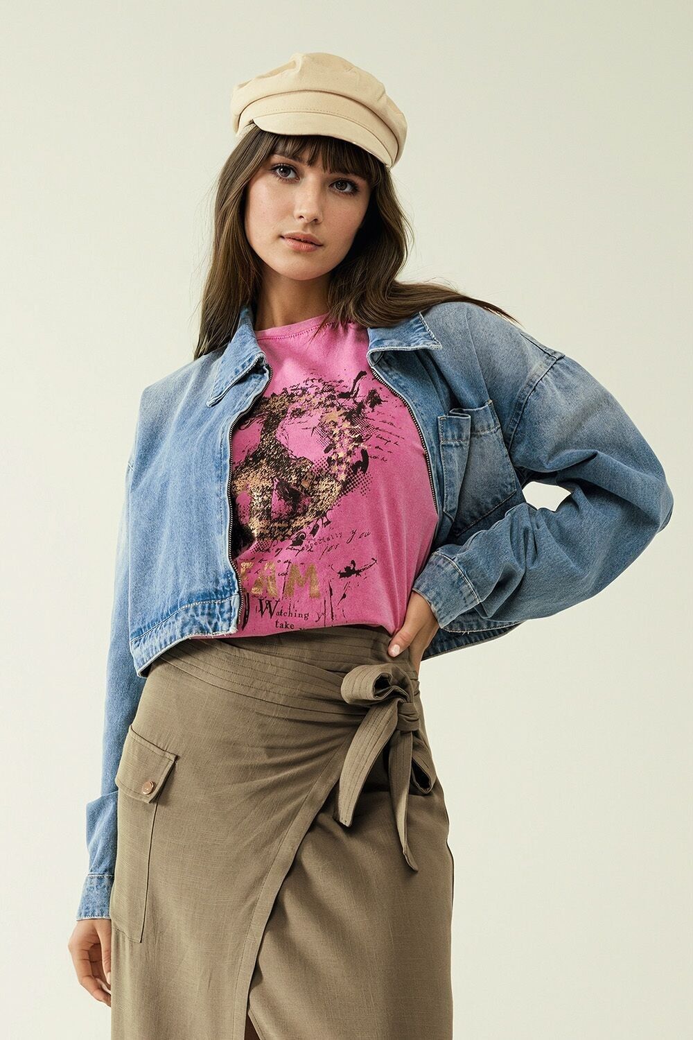 T-shirt a maniche corte con disegno grafico del segno della pace sul davanti in fucsia