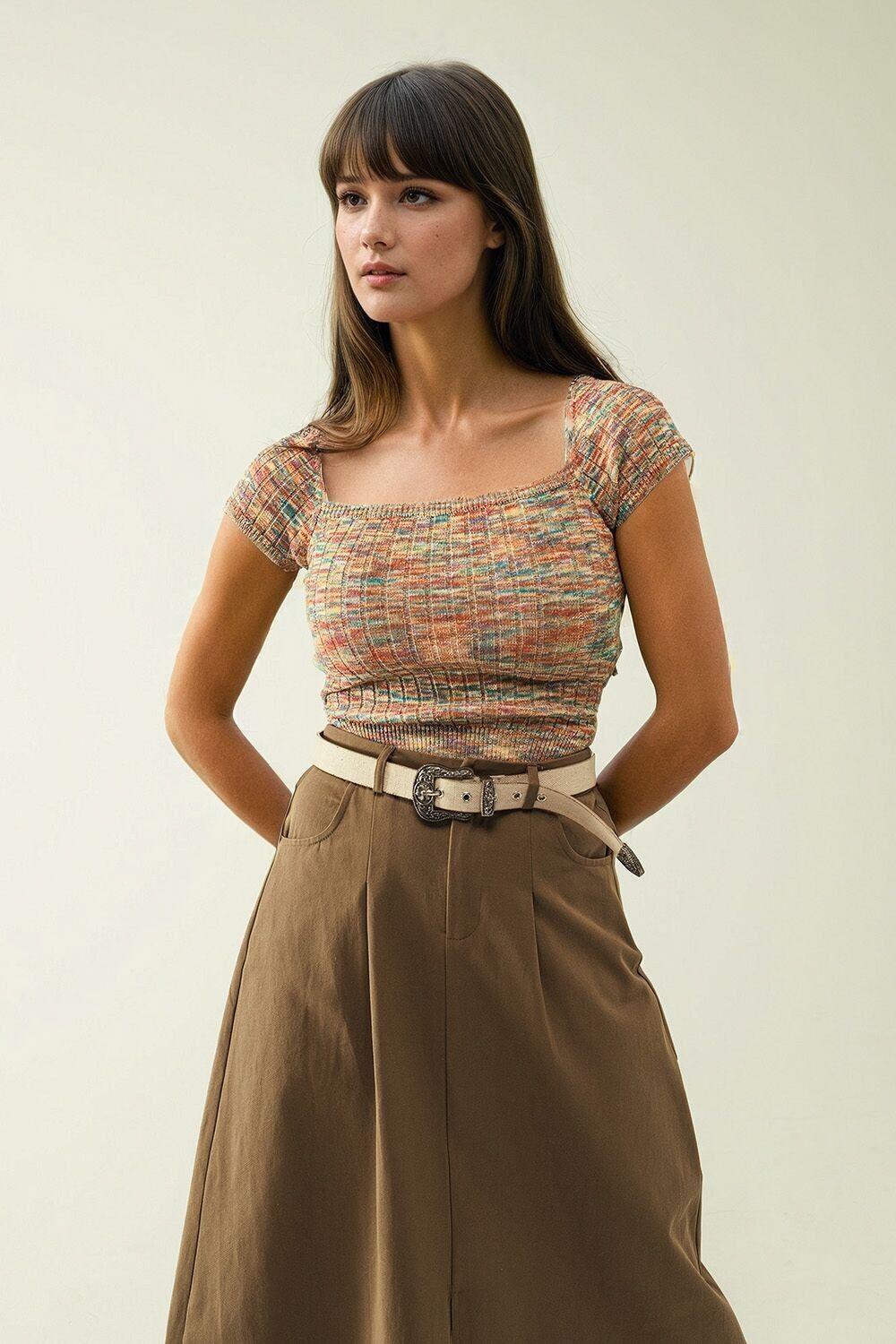 Colorful elastic top with bare lower back