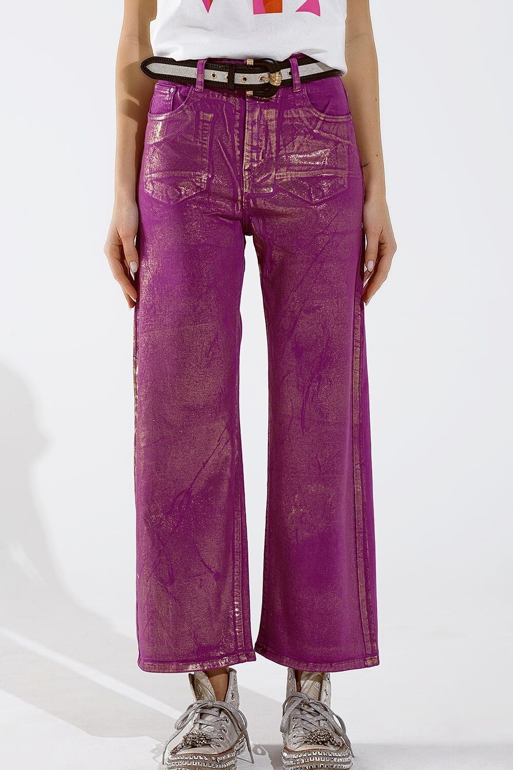 Jeans a gamba larga magenta con finitura metallizzata in oro