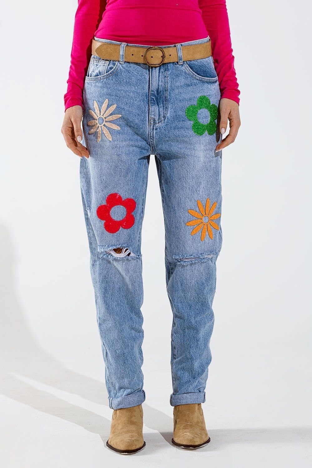 Jeans Mom dritti con dettaglio floreale in blu lavato
