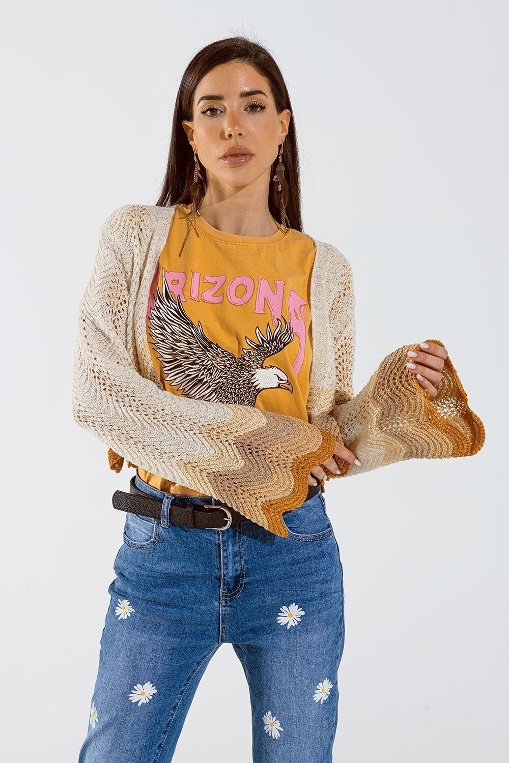 Cardigan corto lavorato a maglia con maniche ad angelo e dettaglio onda multicolor in beige