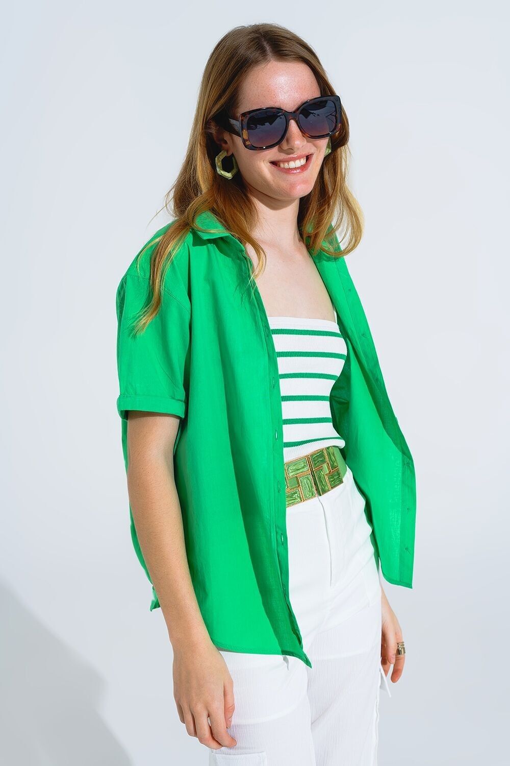 Camicia comoda con bottoni a maniche corte in verde