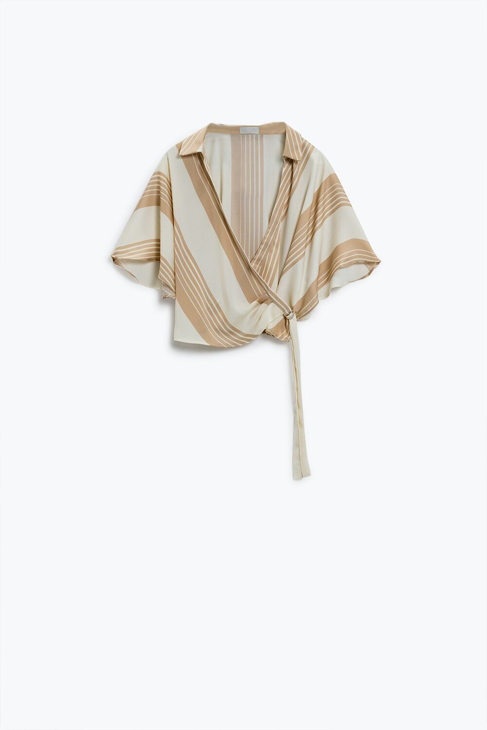 Camicia color crema annodata di lato con scollo a V