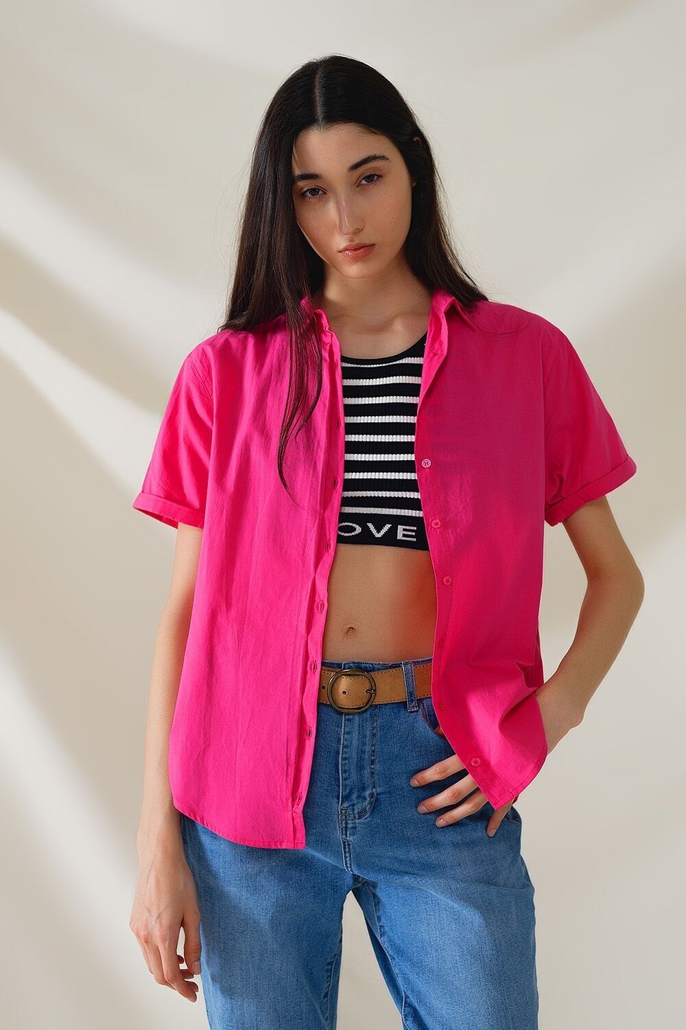 Camicia a maniche corte con bottoni rilassati in fucsia