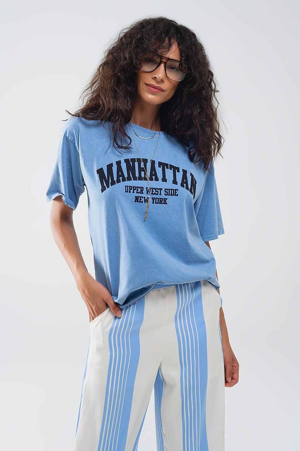 T-shirt comoda blu con scritta Manhattan