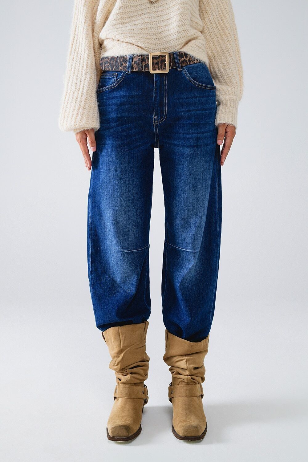Jeans dritti blu con dettagli di cucitura