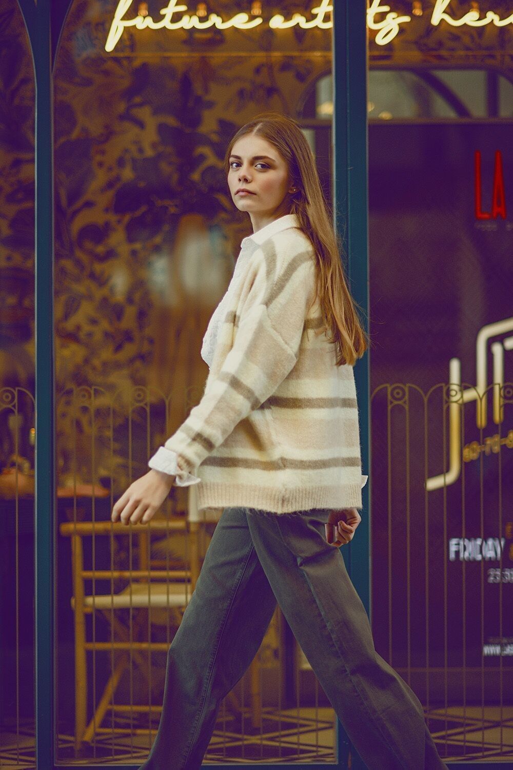 Cárdigan esponjoso de rayas beige