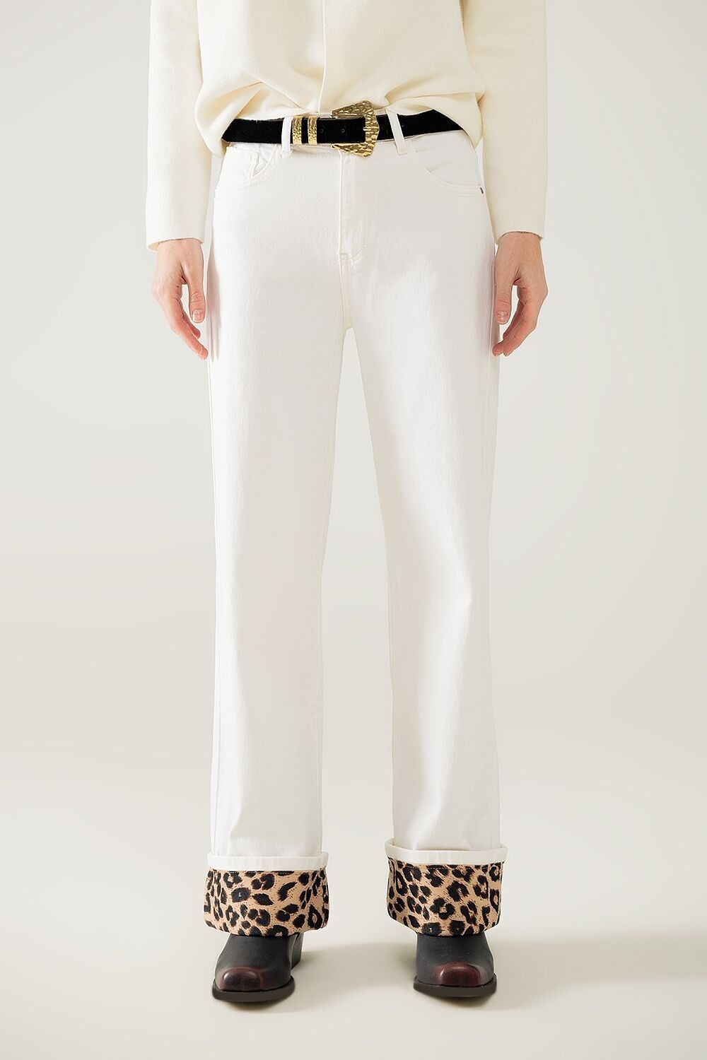 Pantaloni larghi color crema con stampa leopardata sul fondo