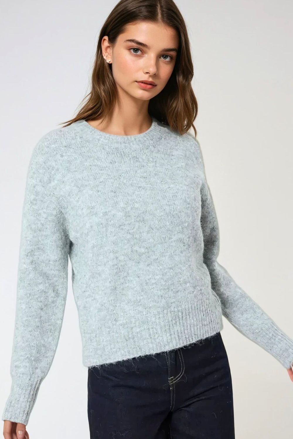 Maglione girocollo basic in maglia grigio