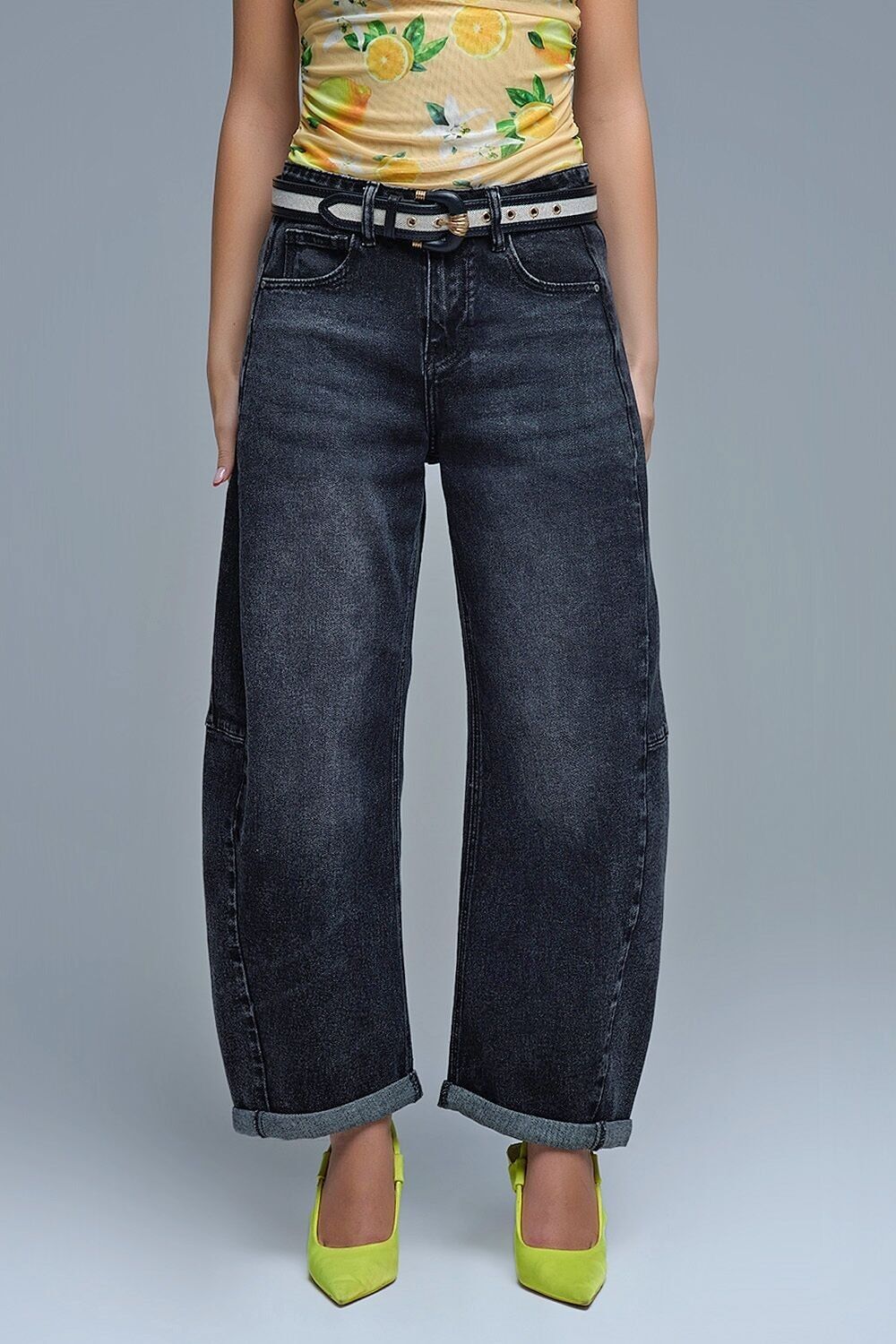 Gewaschene schwarze Barrel-Jeans mit Nahtdetails