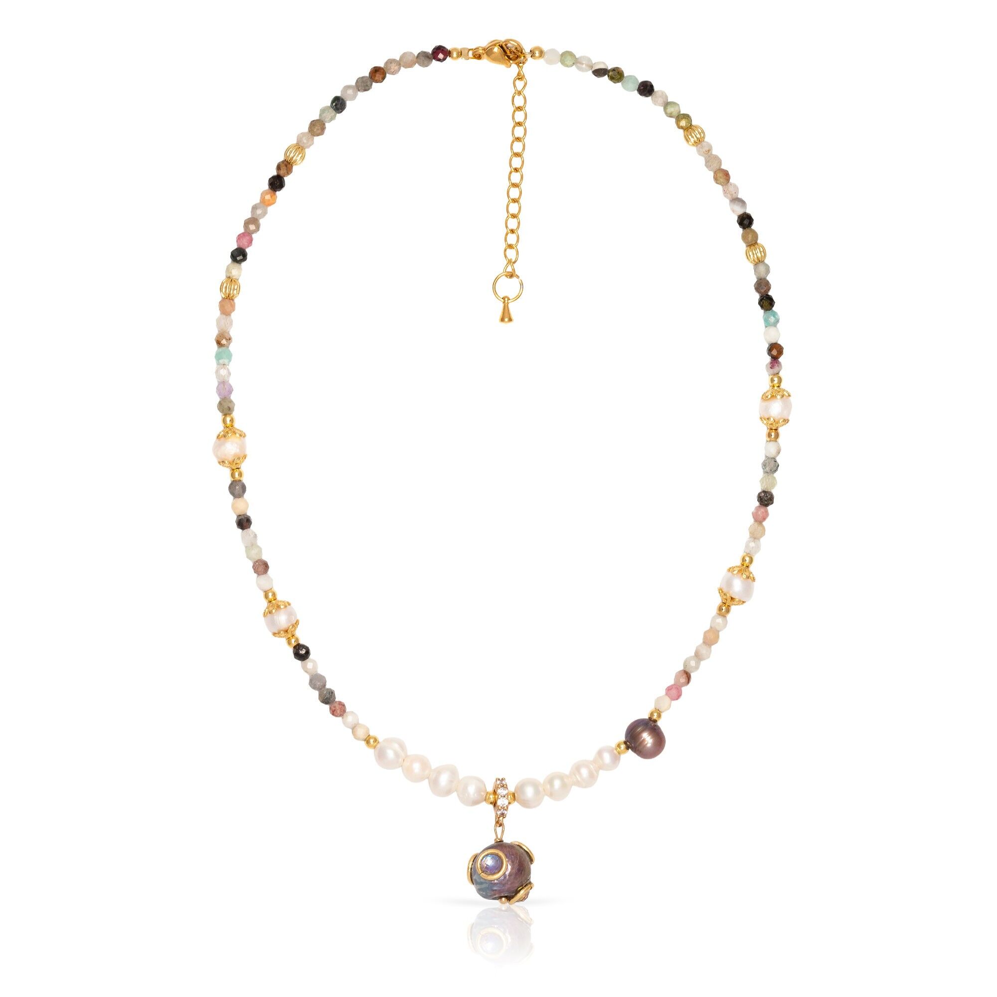 Collana barocca con pendente di perla nera, zirconi cubici e chiusura a moschettone. Colore:Multicolore