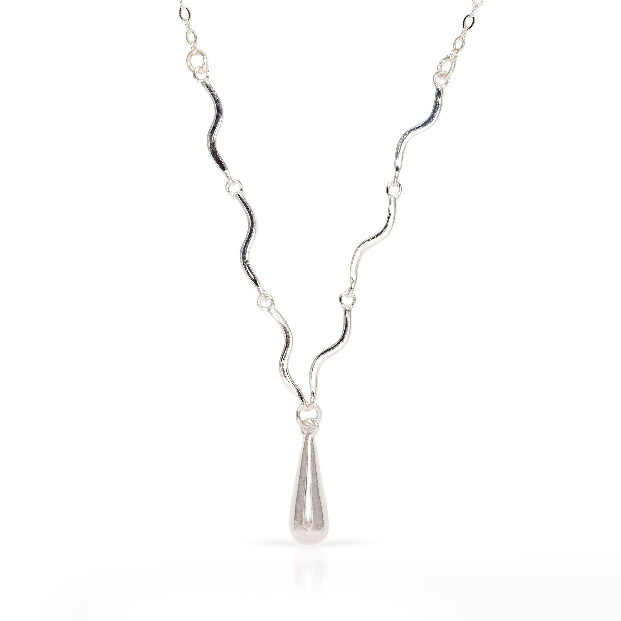 Collana in argento sterling 925 con pendente a goccia e chiusura a molla.Colore: argento