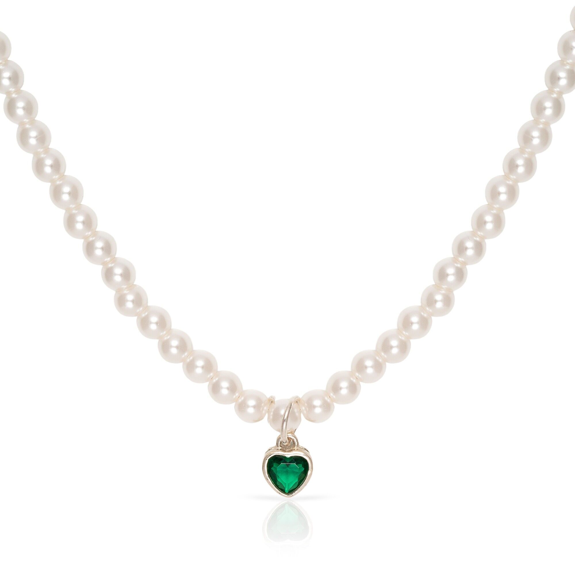Collana in argento sterling 925 con perle e ciondolo a forma di cuore in zircone verde con chiusura a molla.Colore: Bianco