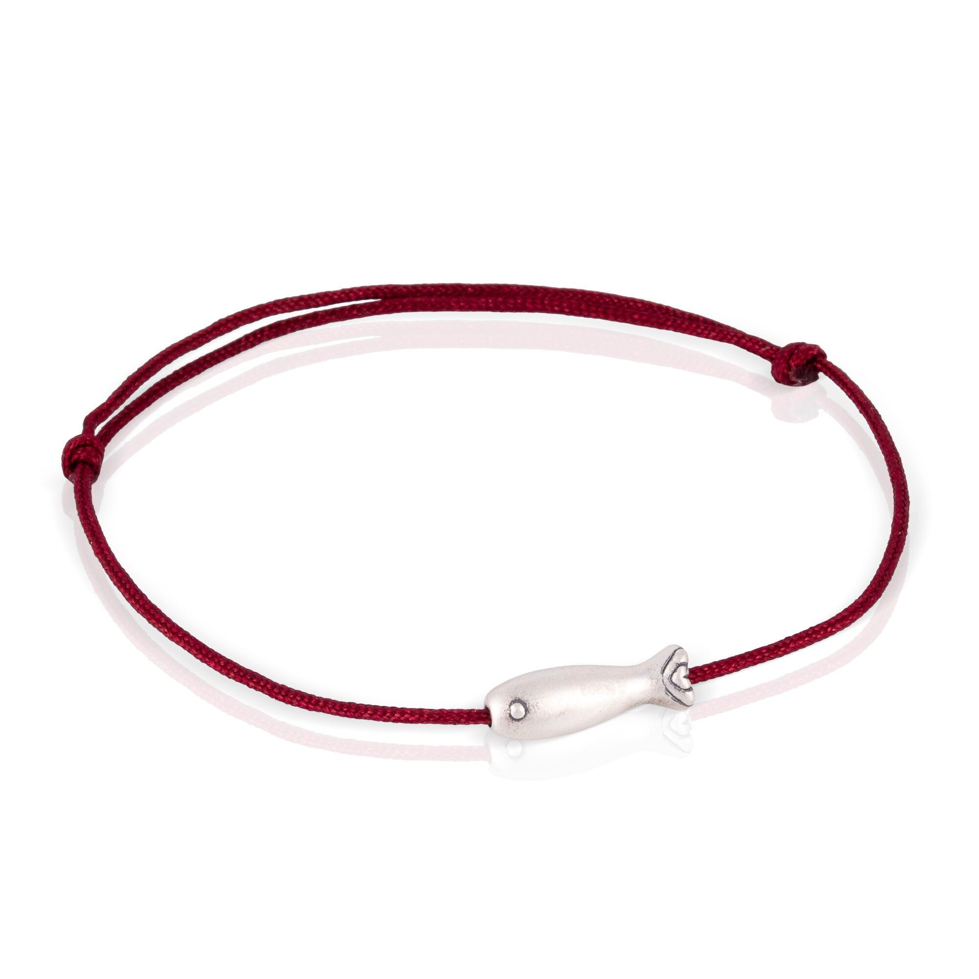 Granatarmband mit verstellbarem Gewinde und Details aus 925er Sterlingsilber. Farbe: Granatrot