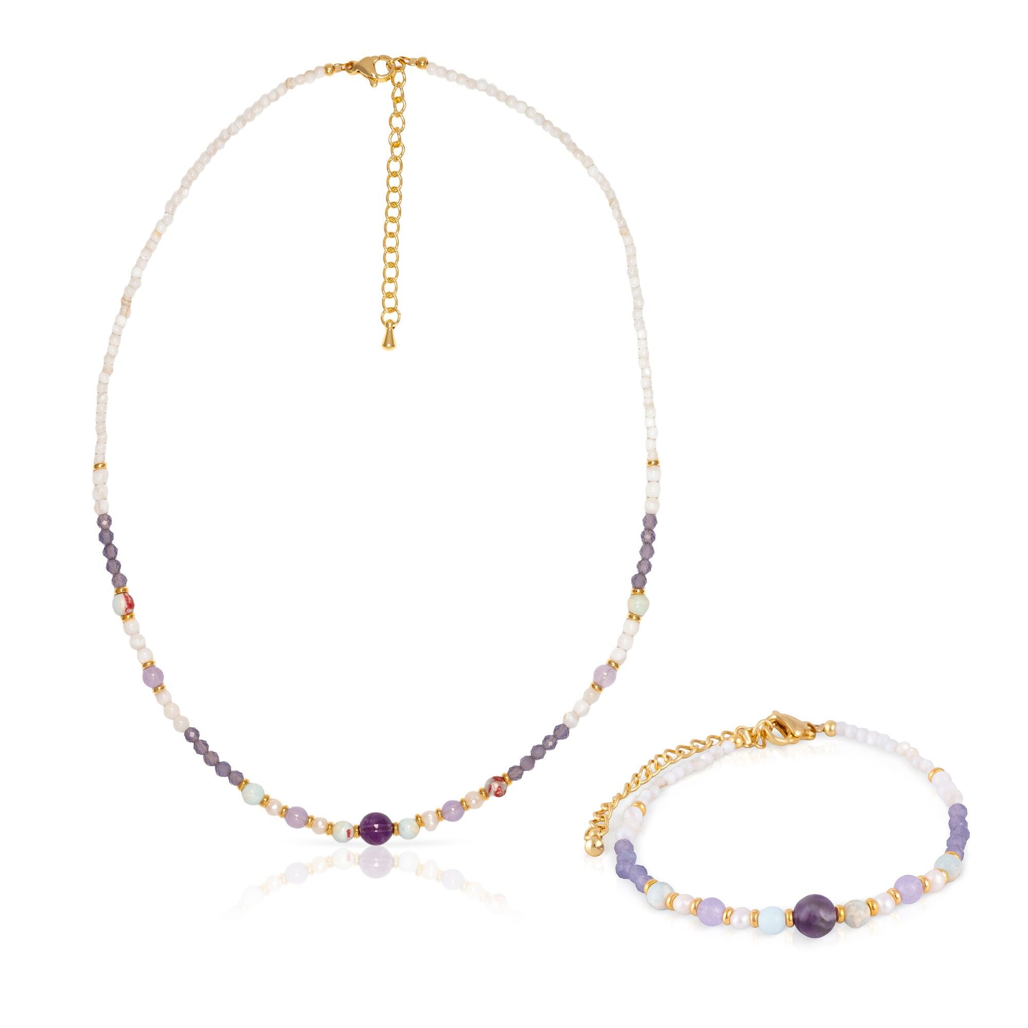 Set composto da bracciale e collana coordinati in ametista, pietre Shoshan, conchiglie bianche e perle naturali con chiusura a moschettone. Colore:Multicolore