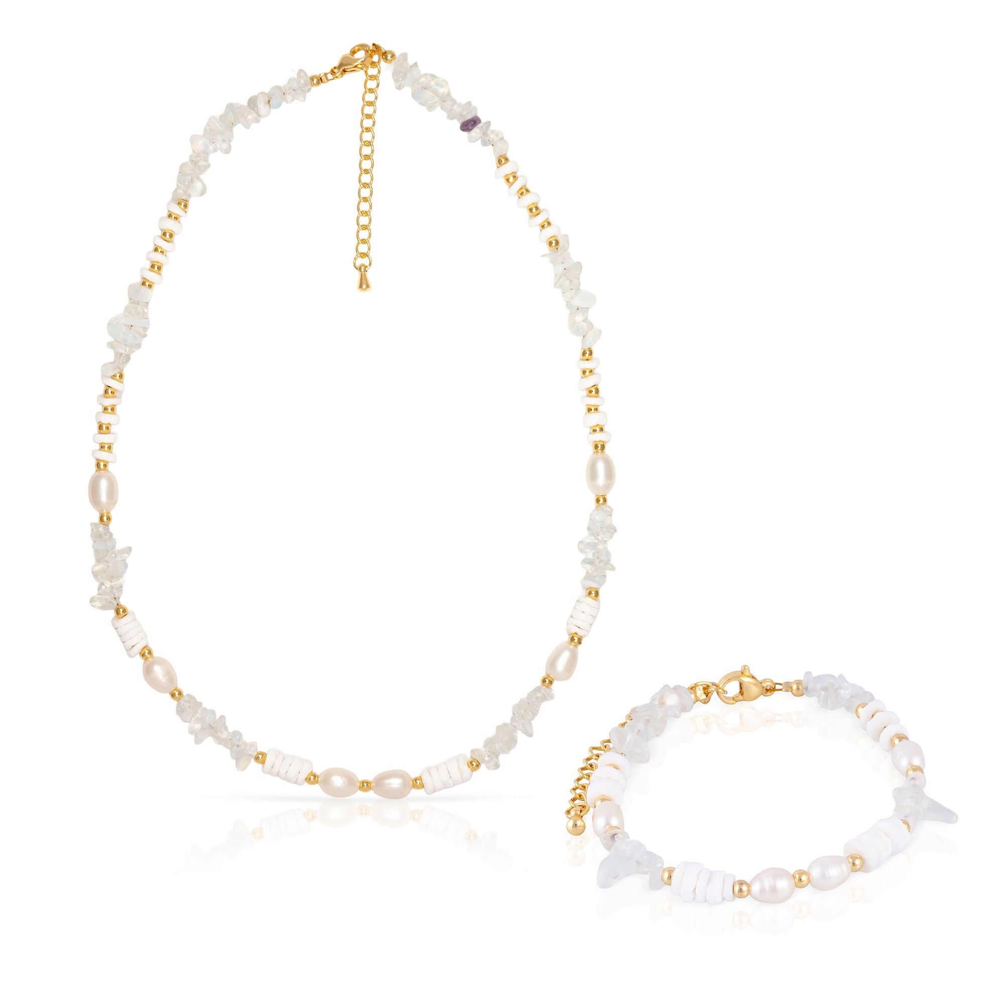 Set composto da bracciale e collana coordinati in opale, conchiglie e perle naturali con chiusura a moschettone. Colore:Multicolore