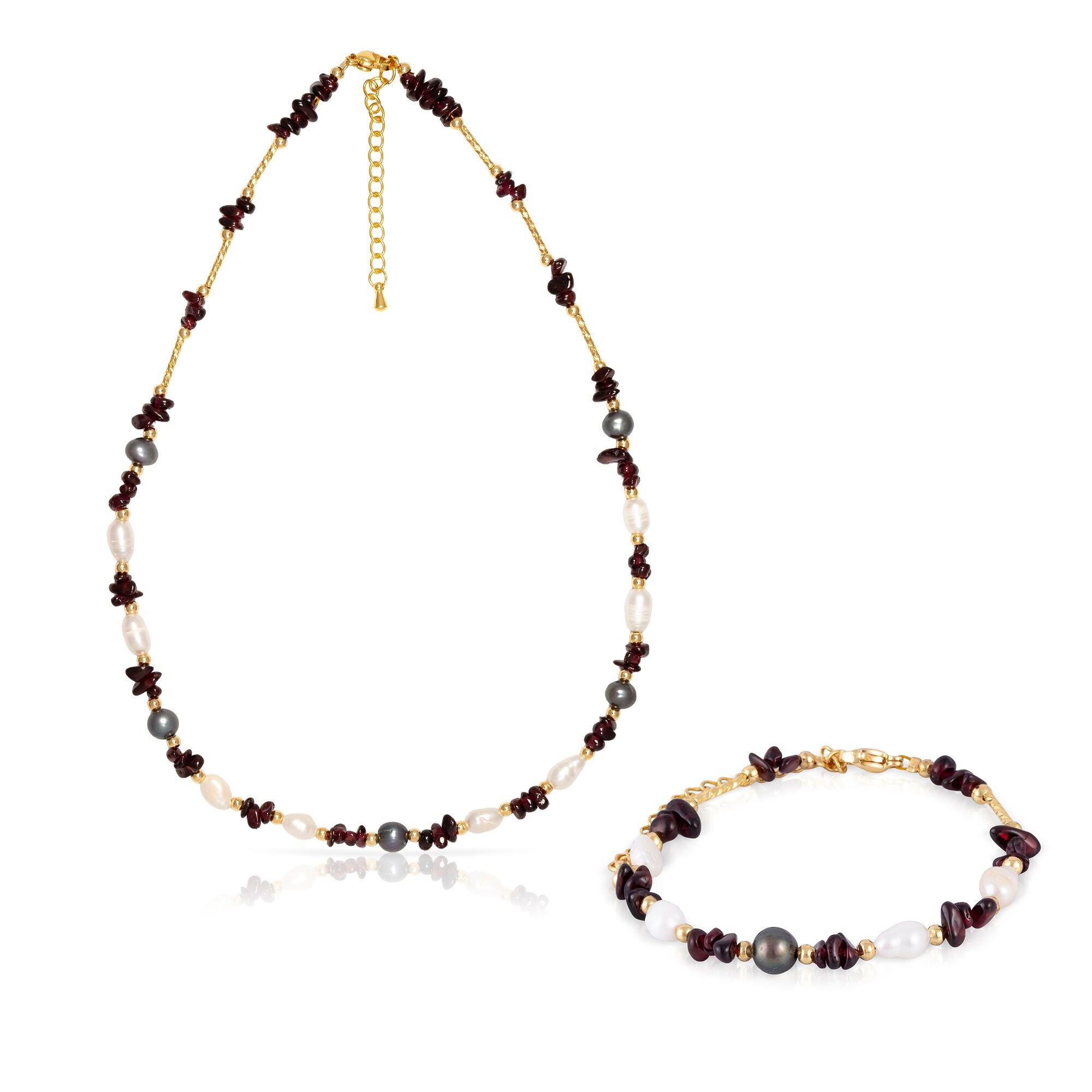 Set composto da bracciale e collana coordinati, realizzati con granati, pietre e perle naturali, con chiusura a moschettone. Colore:Multicolore