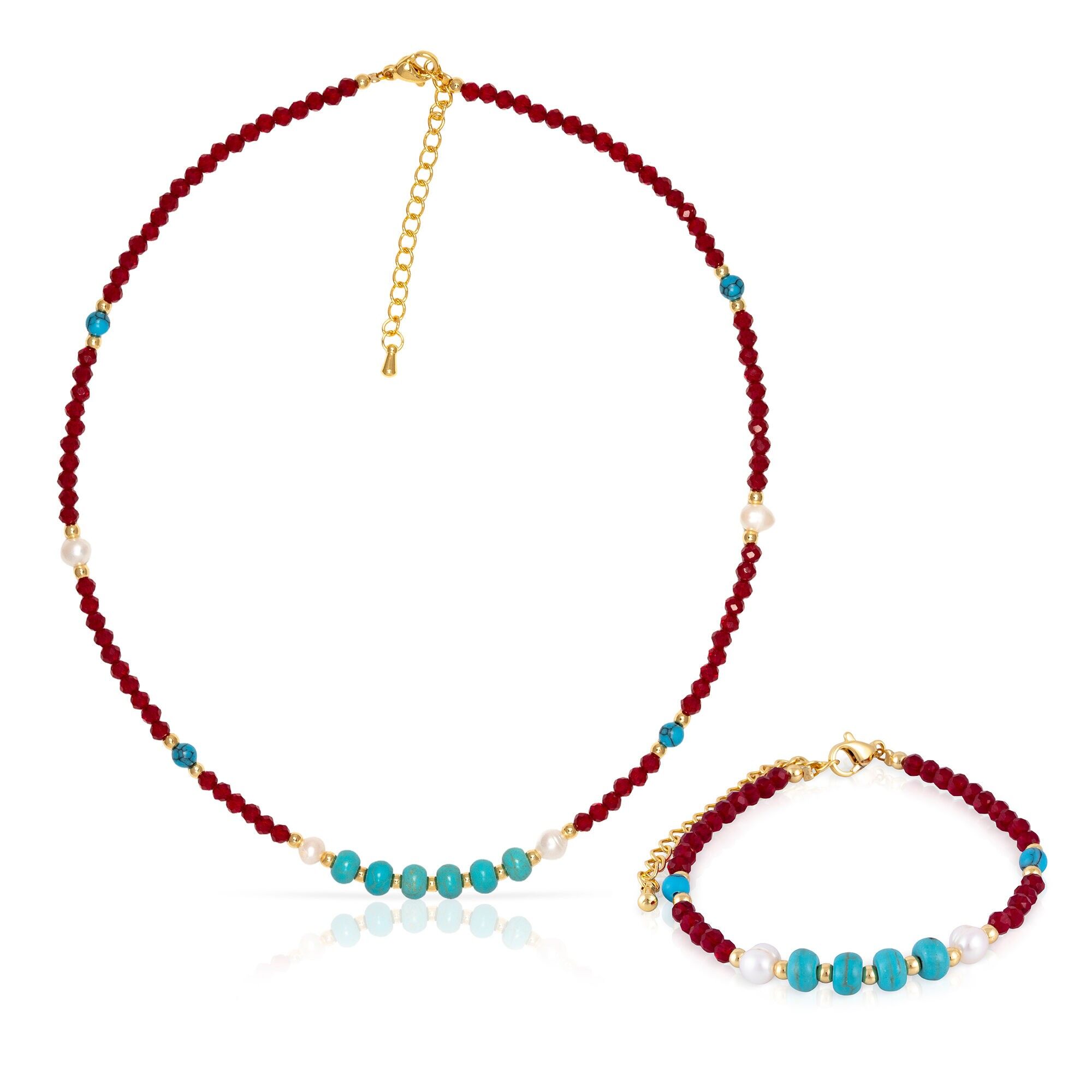 Set composto da bracciale e collana coordinati in turchese, cristallo e perle naturali con chiusura a moschettone. Colore:Multicolore