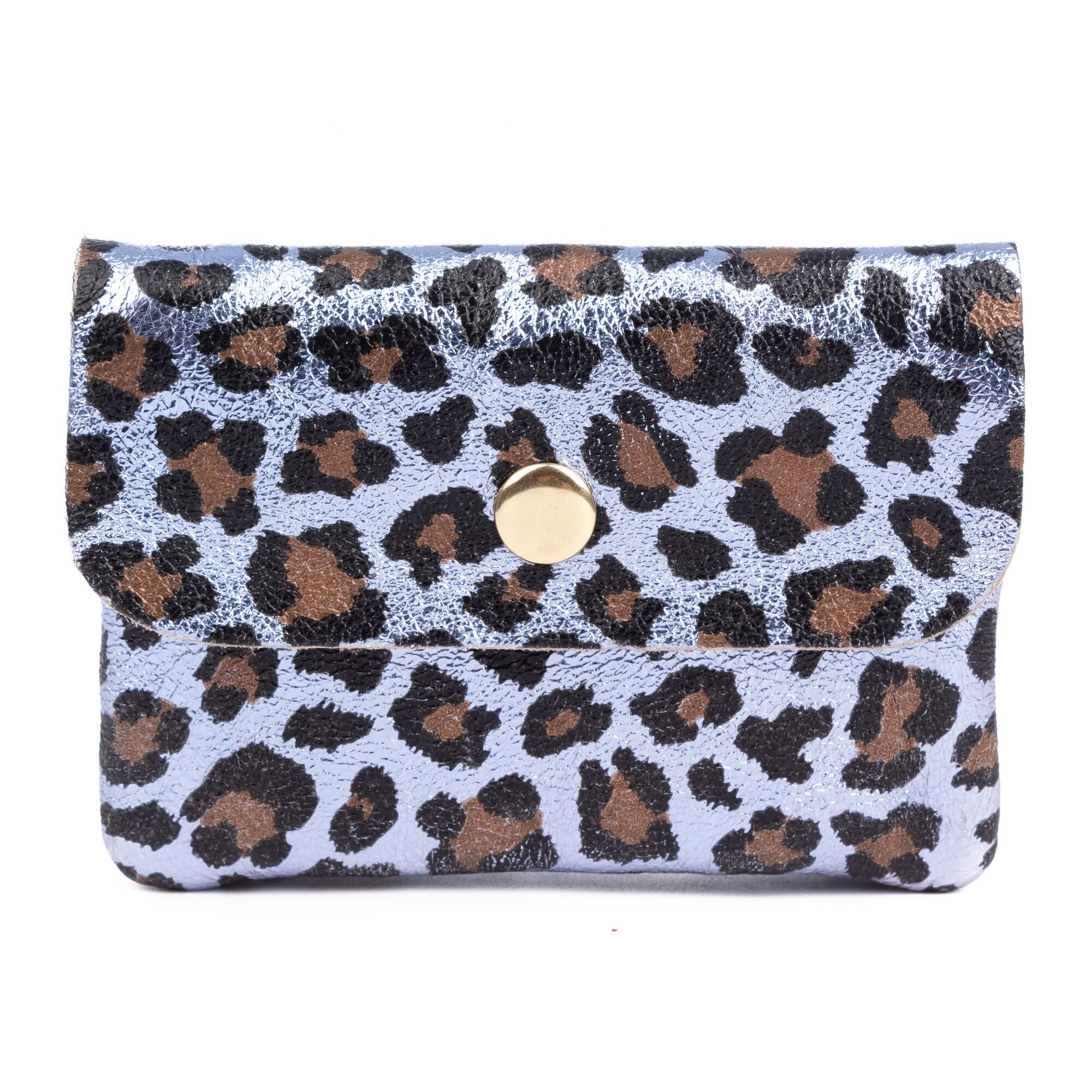 Porte-monnaie femme Alpignano. Cuir véritable suédé, motif imprimé léopard, laqué brillant.