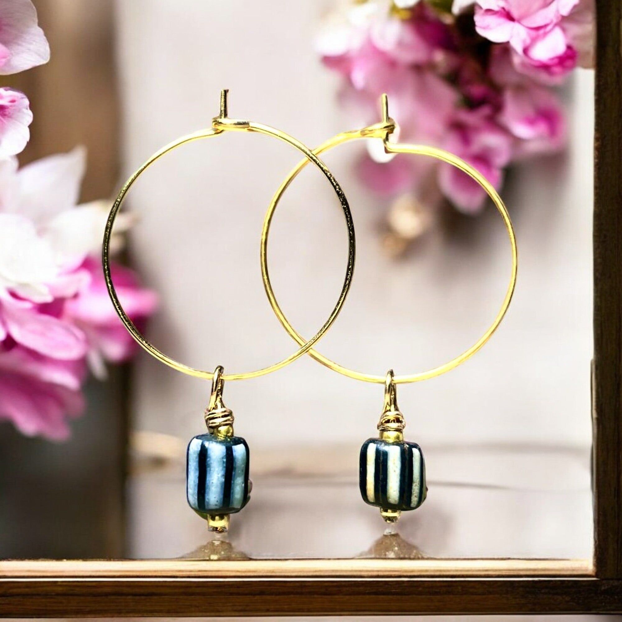 Orecchini "TESSALY" con perle africane striate in oro fino