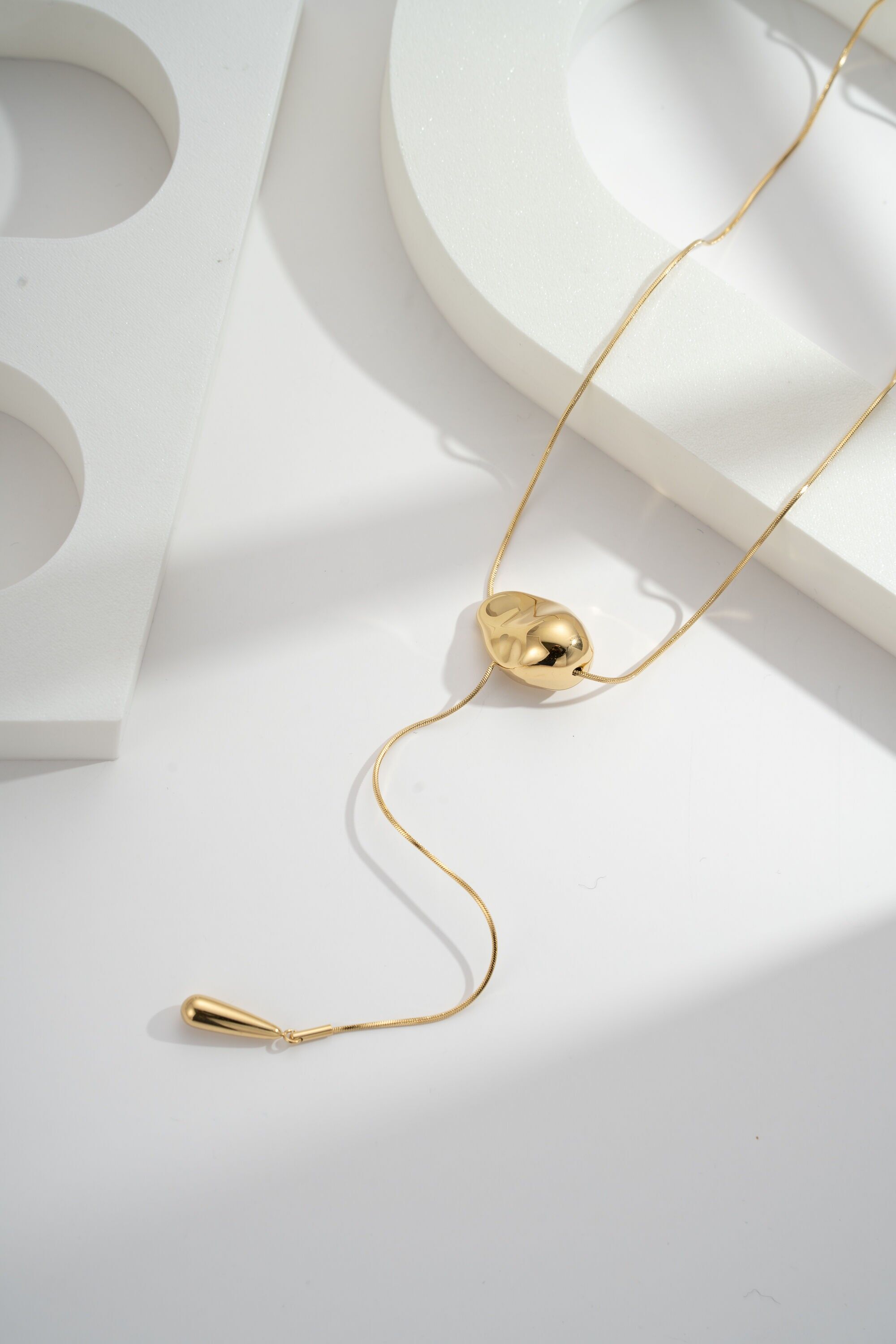 Y-shaped stainless steel necklace with shiny drop