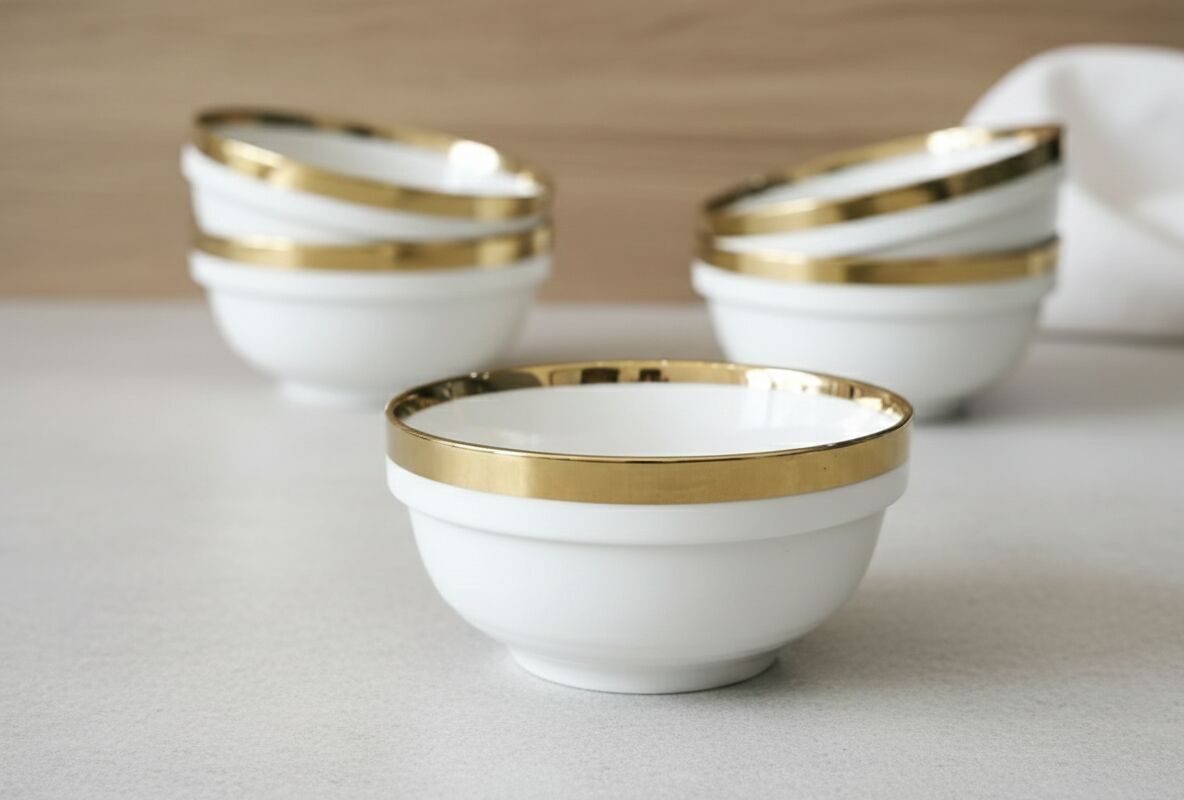 Elegante weiße Keramikschale mit Goldrand – Luxuriöses minimalistisches Geschirr