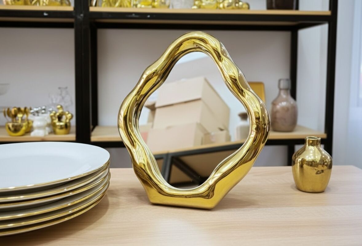 Organisch geformter, wellenförmiger Tischspiegel in Gold – Luxuriöses, fließendes Design für den Schminktisch