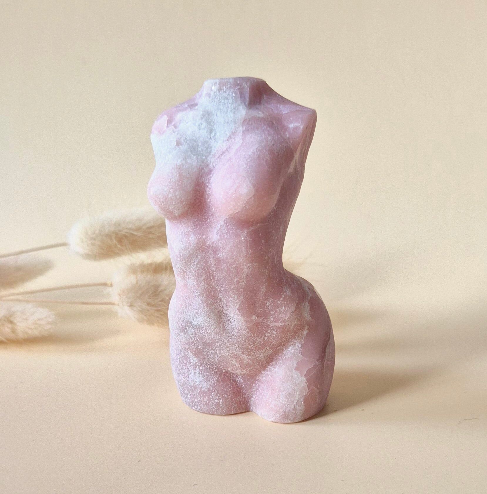 Figura femenina de Aragonito Rosa de 8 cm – Busto de piedra preciosa protectora