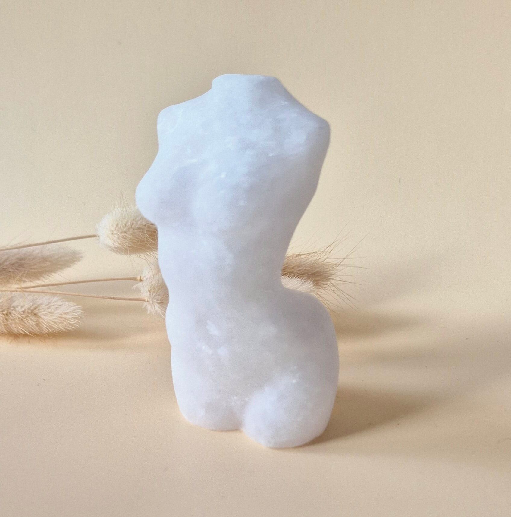 Weiße Jade-Frauenfigur, 8 cm – Schützende Edelsteinbüste