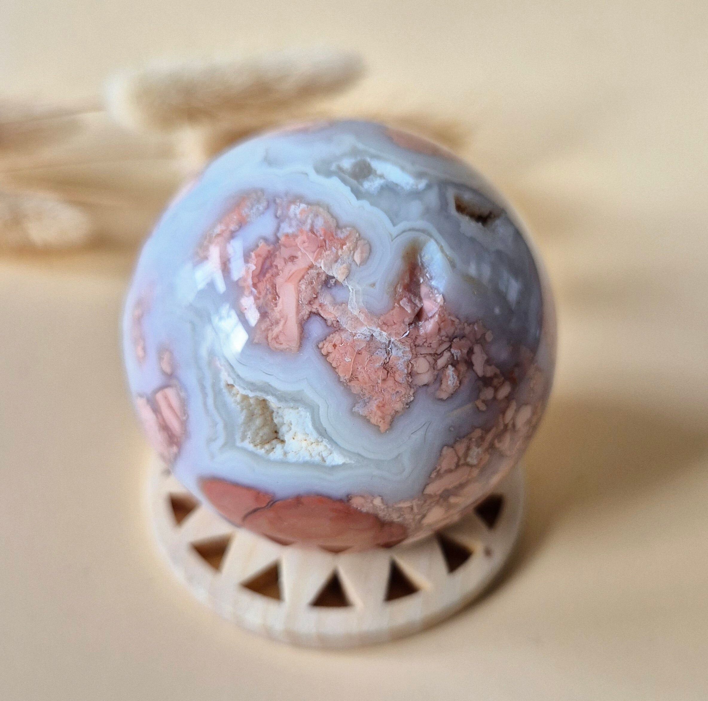 Kristall-Edelstein-Druzy-Blütenblatt-Achatkugel 58 mm – Einzigartiges Kunstwerk von Mutter Erde