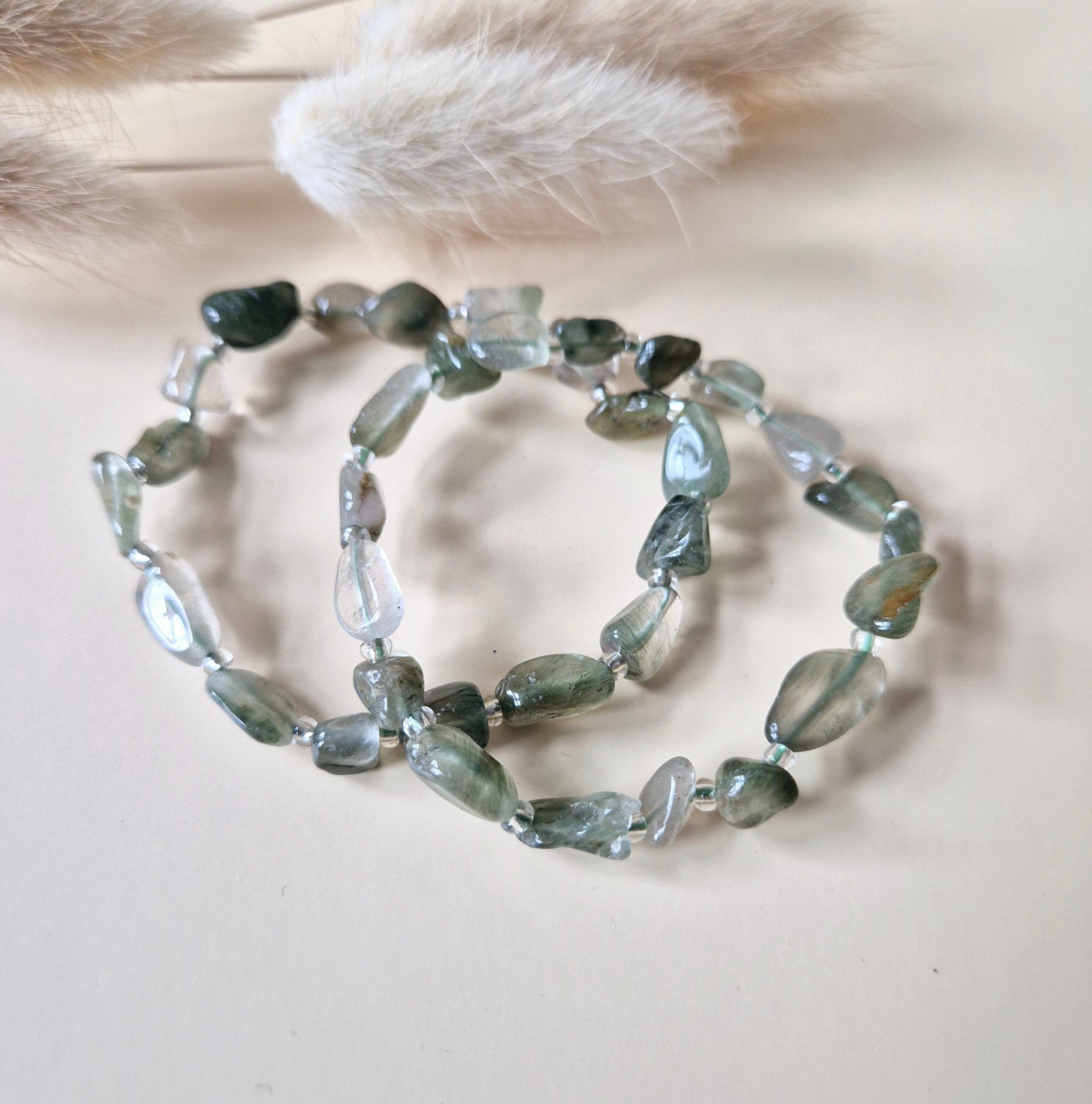Edelsteinarmband aus grünem Rutilquarz – Natürliche Splitter & organische Form