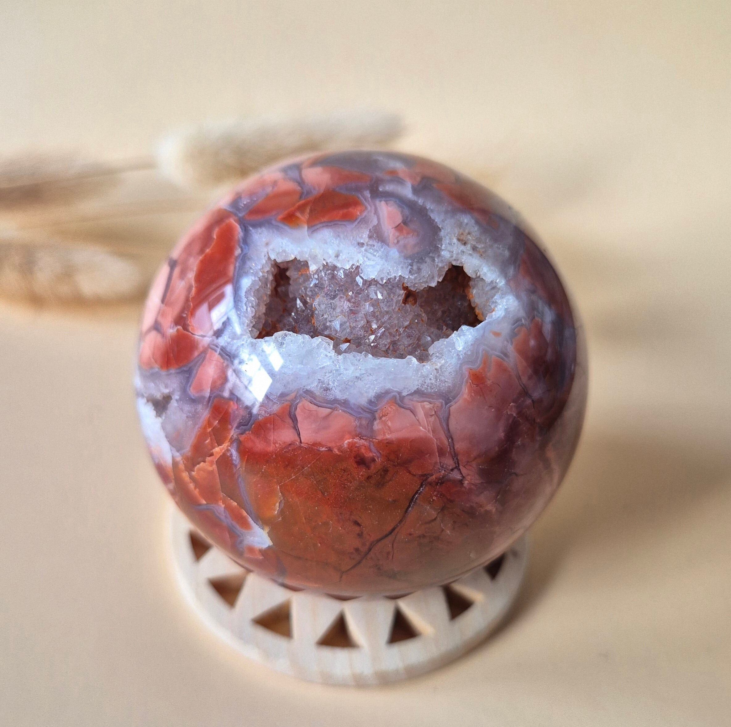 Bola de ágata de pétalos druzy de cristal de 63 mm: una obra de arte única de la Madre Tierra.