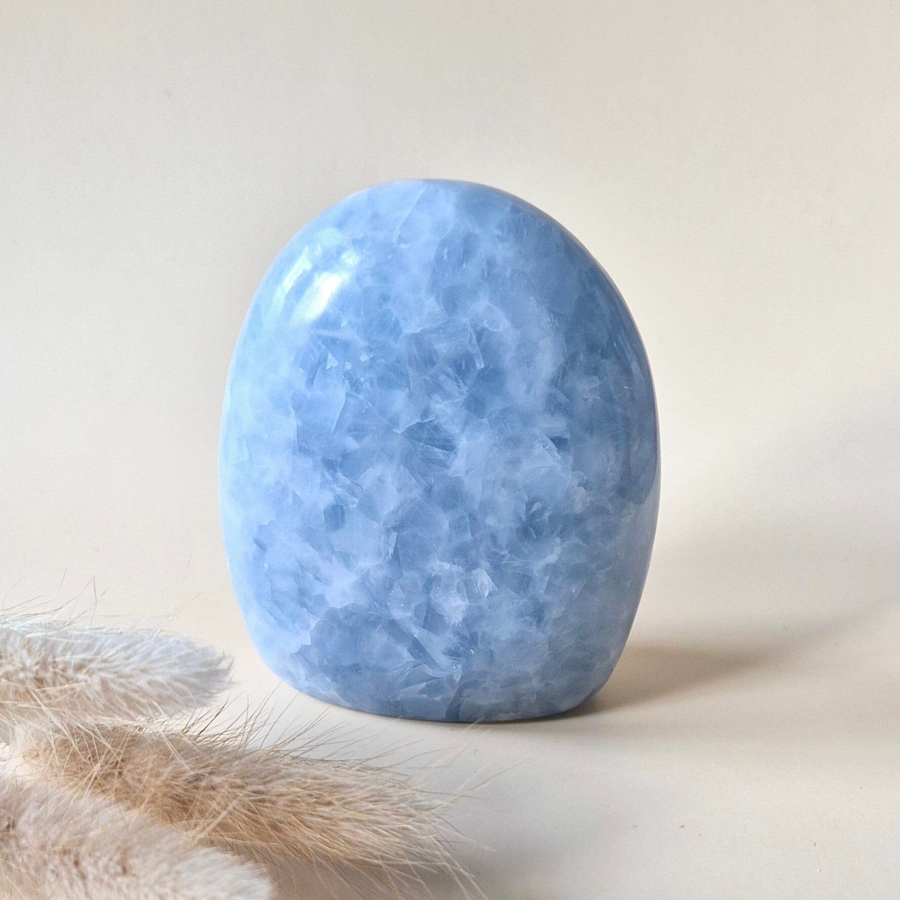 Celestit-Edelstein, Freiform, 356 g – Weichblauer Ruhestein