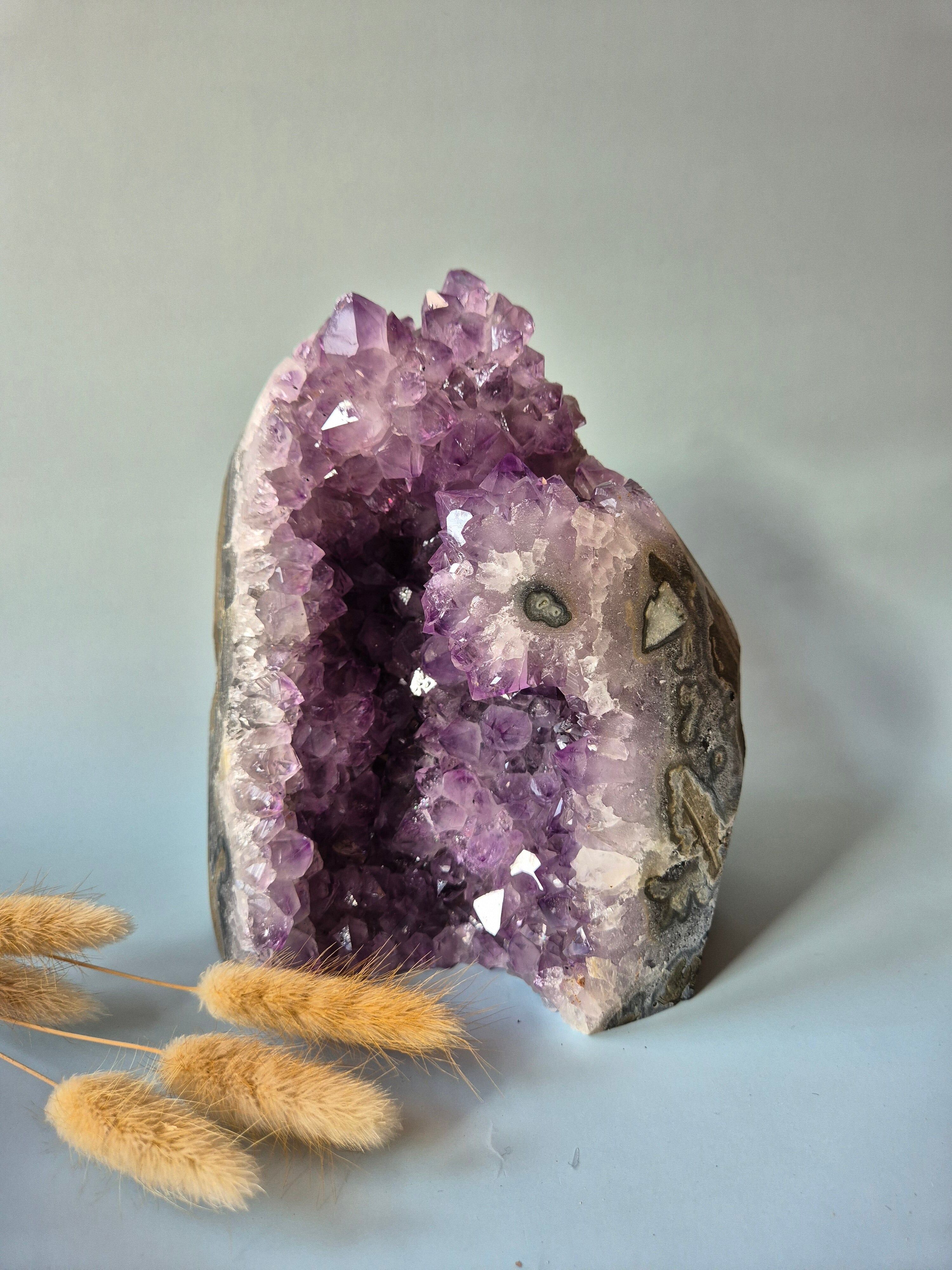Polierte Amethyst-Geode (4 kg) – Spiritueller Blickfang mit kraftvoller Energie