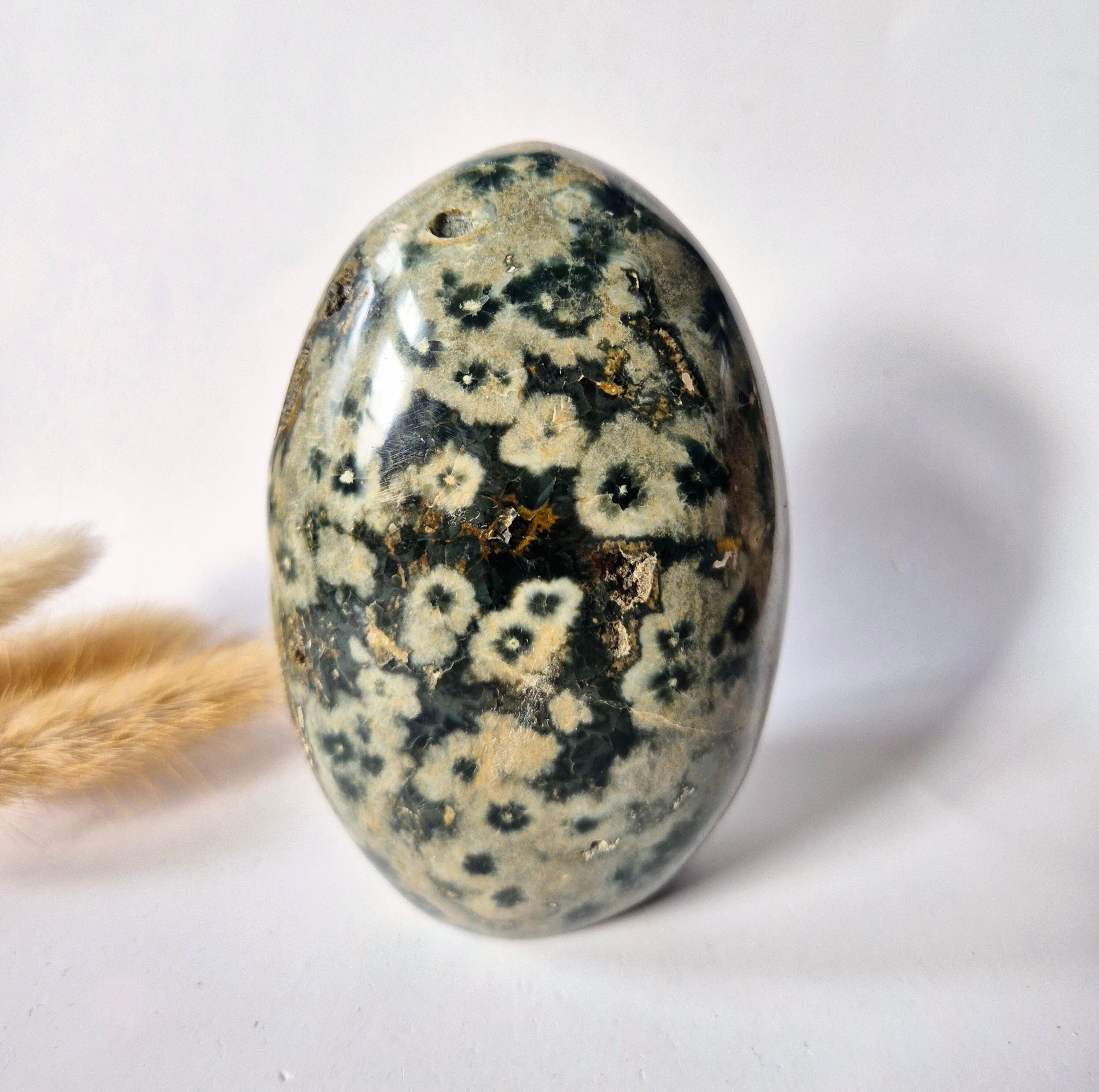 Spirituelles Statement-Schmuckstück aus Ozeanjaspis (Freiform) – 468 Gramm