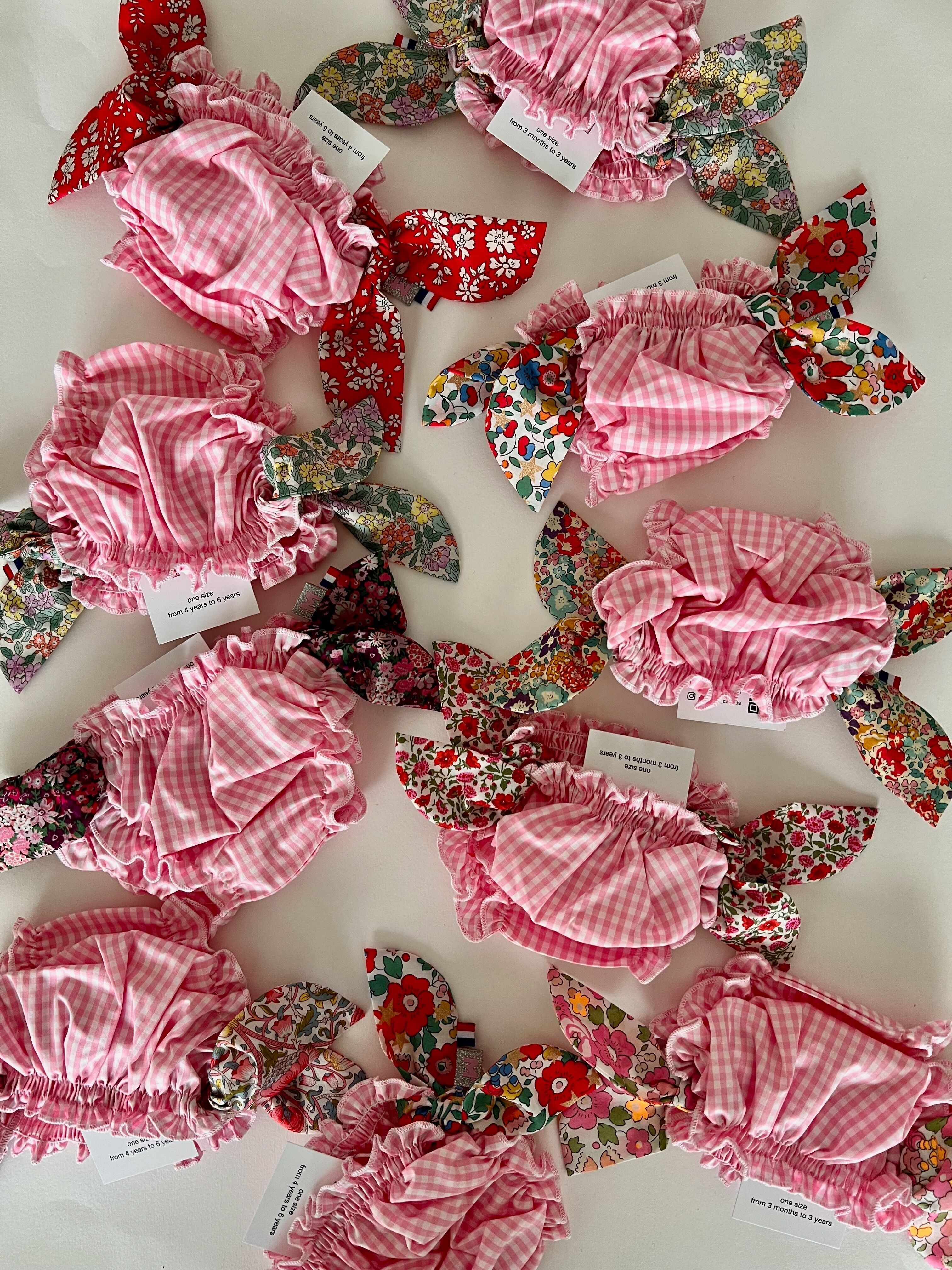 Set mit 10 rosafarbenen Badeanzügen mit Vichy-Karo und Liberty-Muster für kleine Mädchen