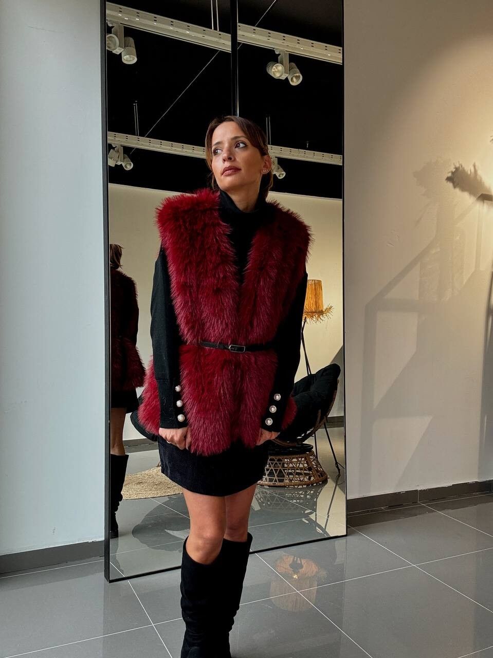 Gilet in pelliccia sintetica senza maniche con cintura – Taglia unica