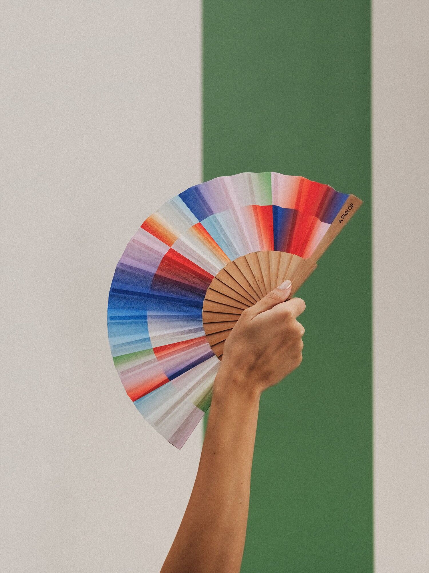 NUOVO* Ventaglio RAINBOW SPIN - 19 cm - Multicolore