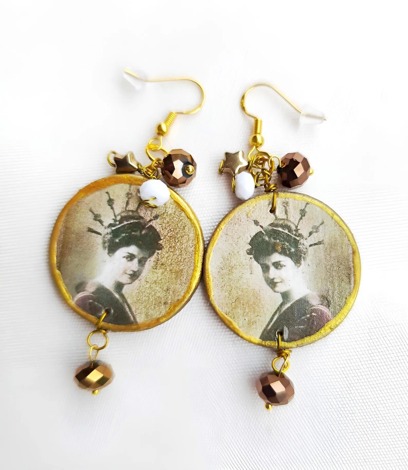 Cute wooden earrings with Geisha painting from the 20's