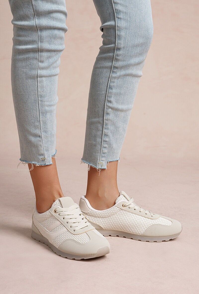 Sneakers da donna in pizzo e paillettes: stile trendy e leggero