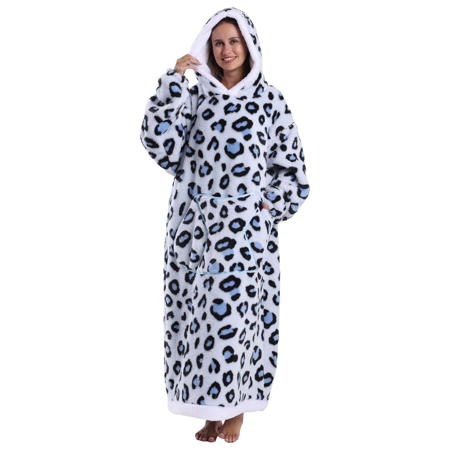 Bata estilo sudadera y manta de felpa extrasuave. Triple bolsillo frontal tipo canguro. Diseño leopardo blanco tipo largo. Color:Leopardo 