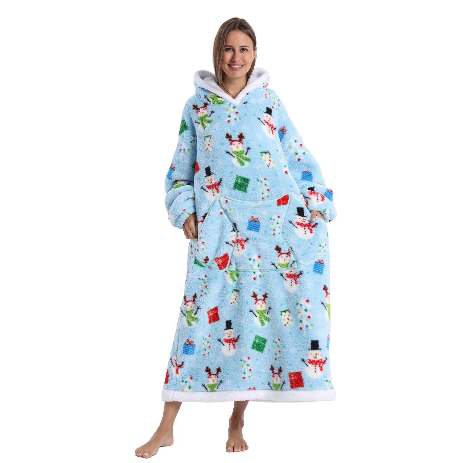 Bata estilo sudadera y manta de felpa extrasuave. Triple bolsillo frontal tipo canguro. Diseño navideño azul tipo largo. Color:Azul Claro 