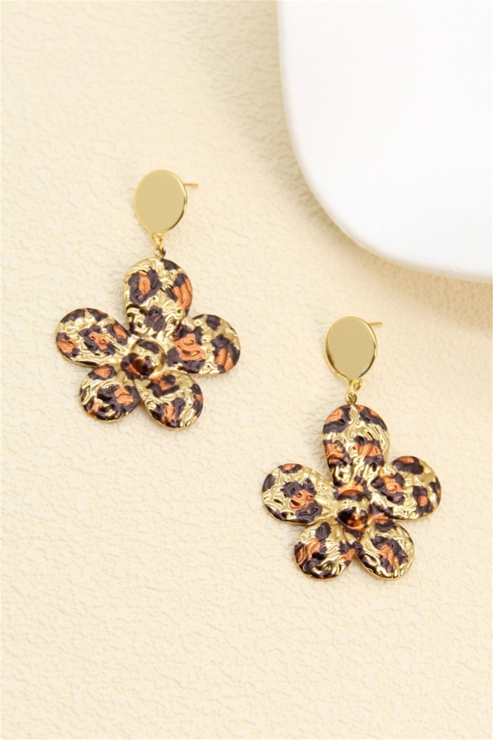 Leopard flower earrings – Bold & feminine design